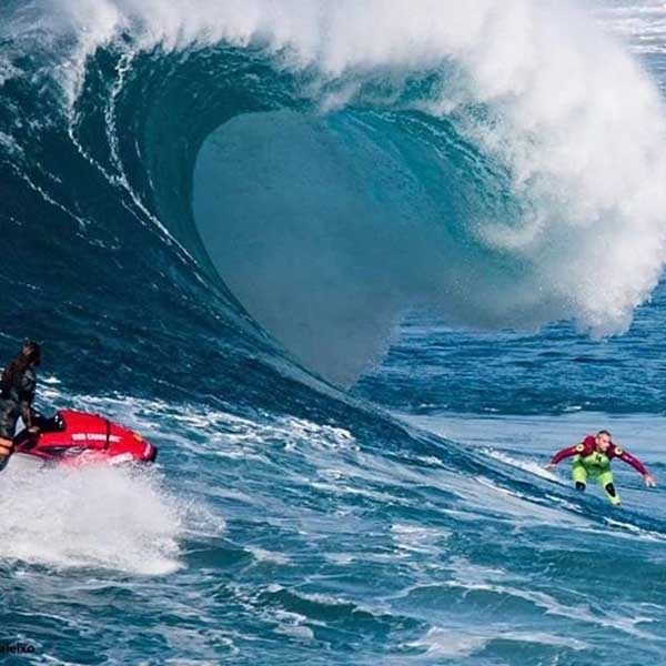 Nazaré Tow In Surfing Safety